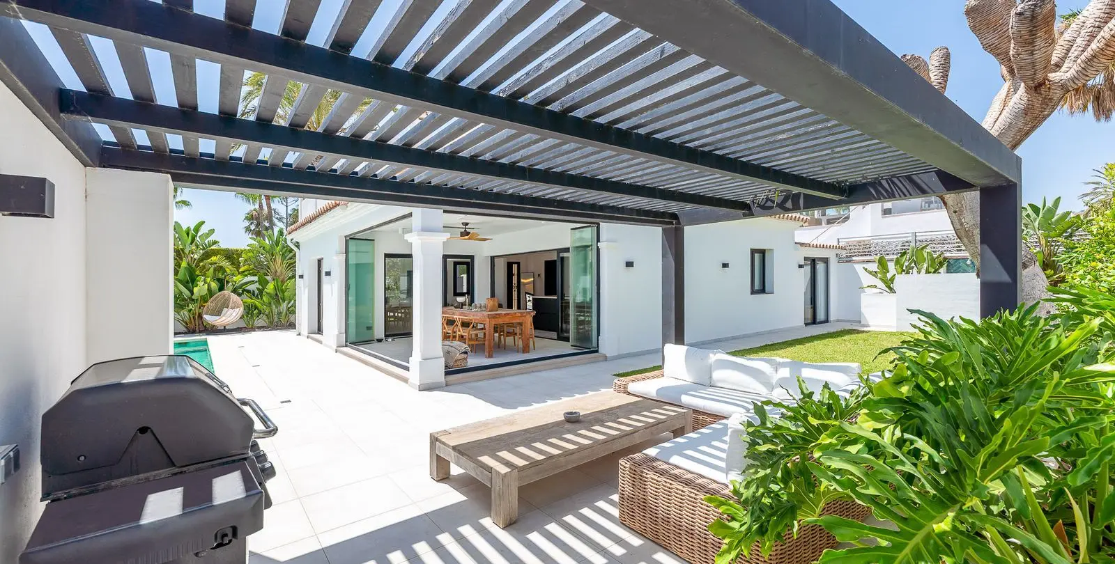 Sale of detached villa in Carib Playa 15