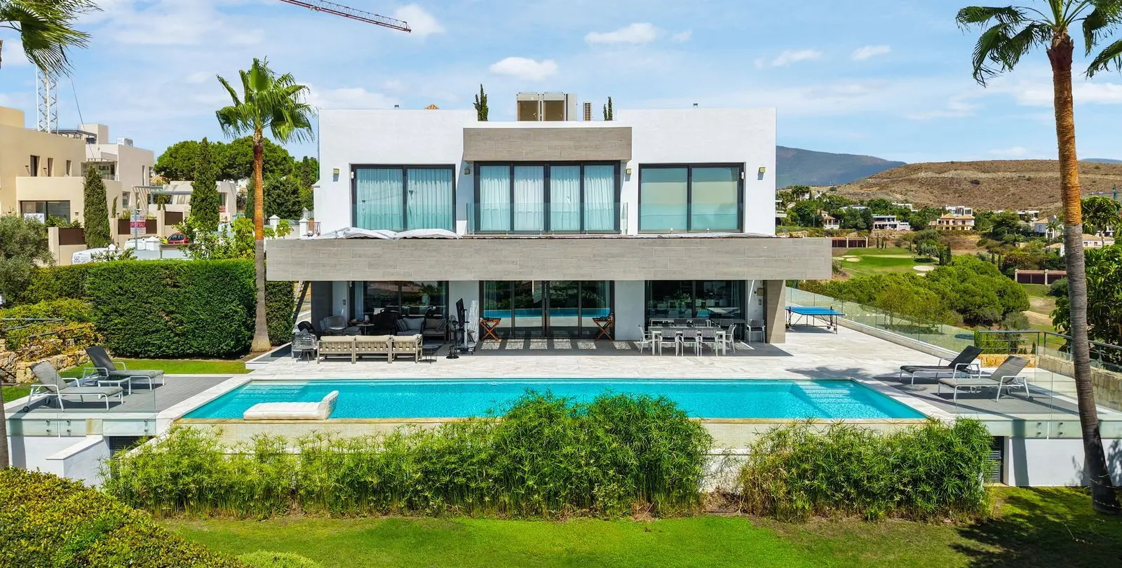 Sale of detached villa in Benahavís 1
