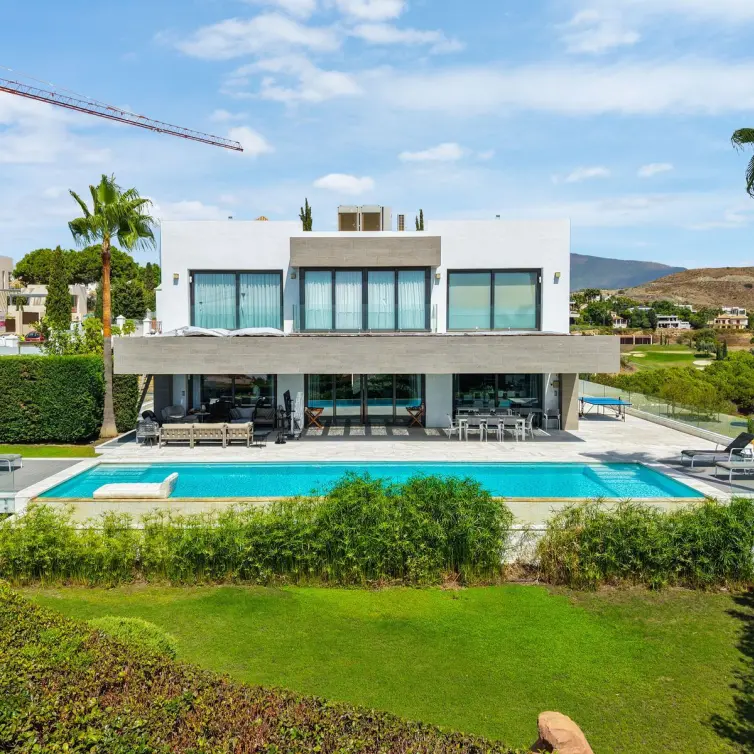 Sale of detached villa in Benahavís
