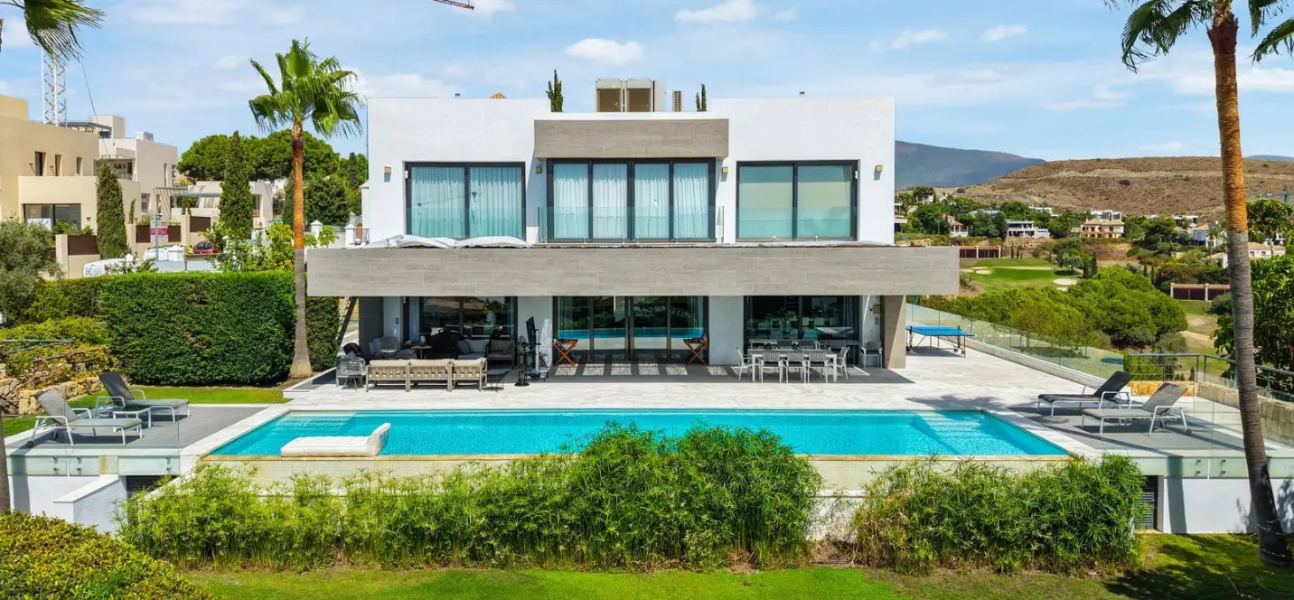 Sale of detached villa in Benahavís 0
