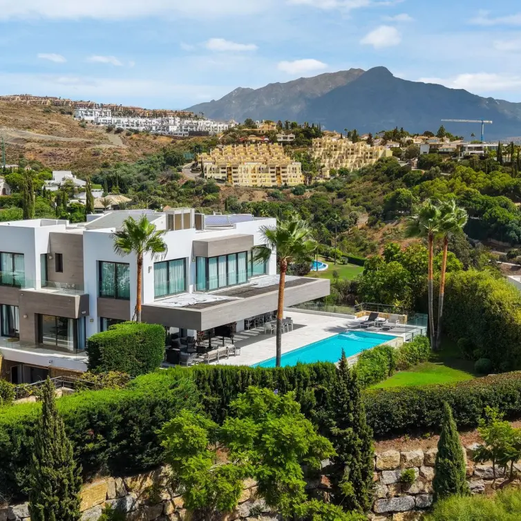 Sale of detached villa in Benahavís