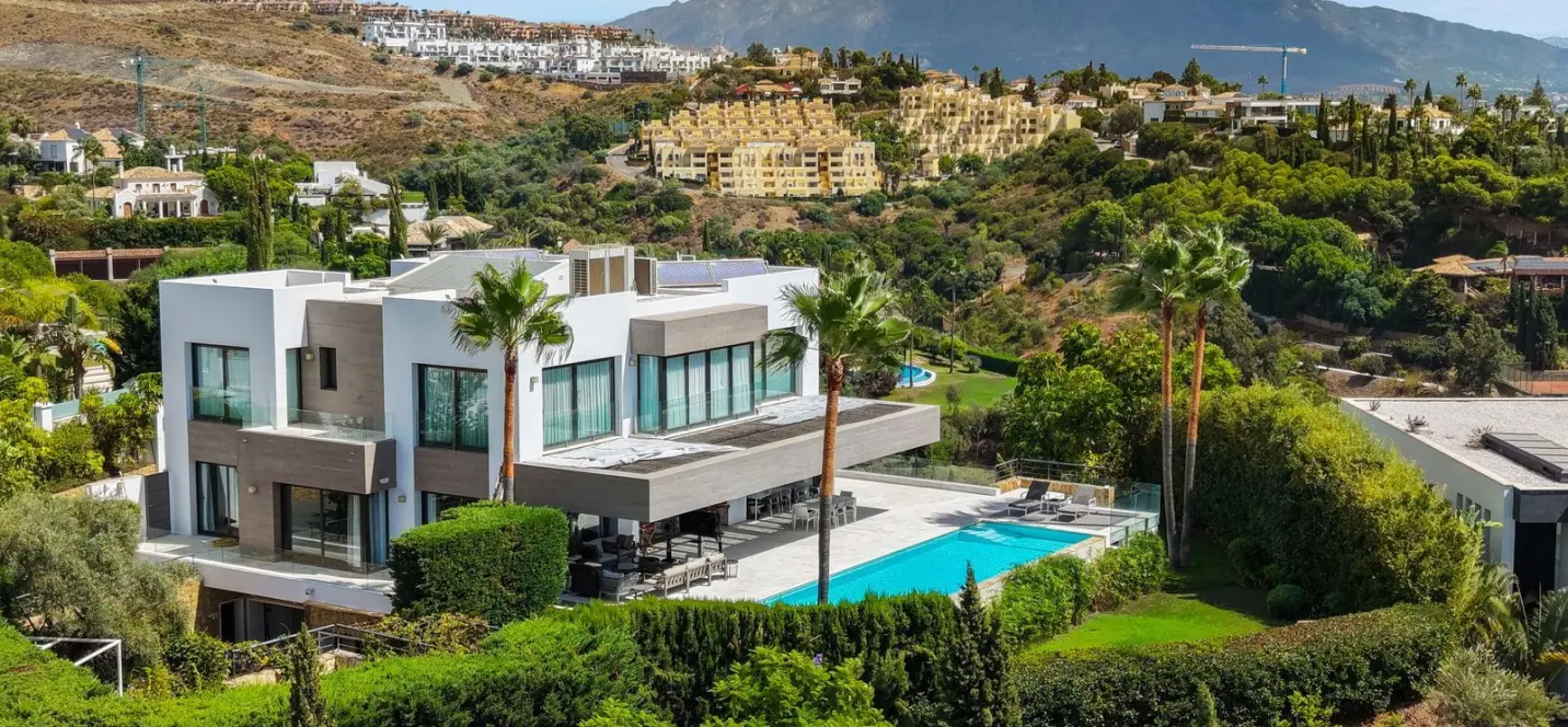 Sale of detached villa in Benahavís 2
