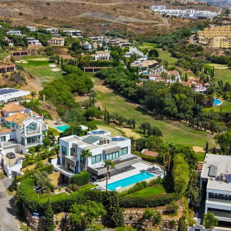 Sale of detached villa in Benahavís