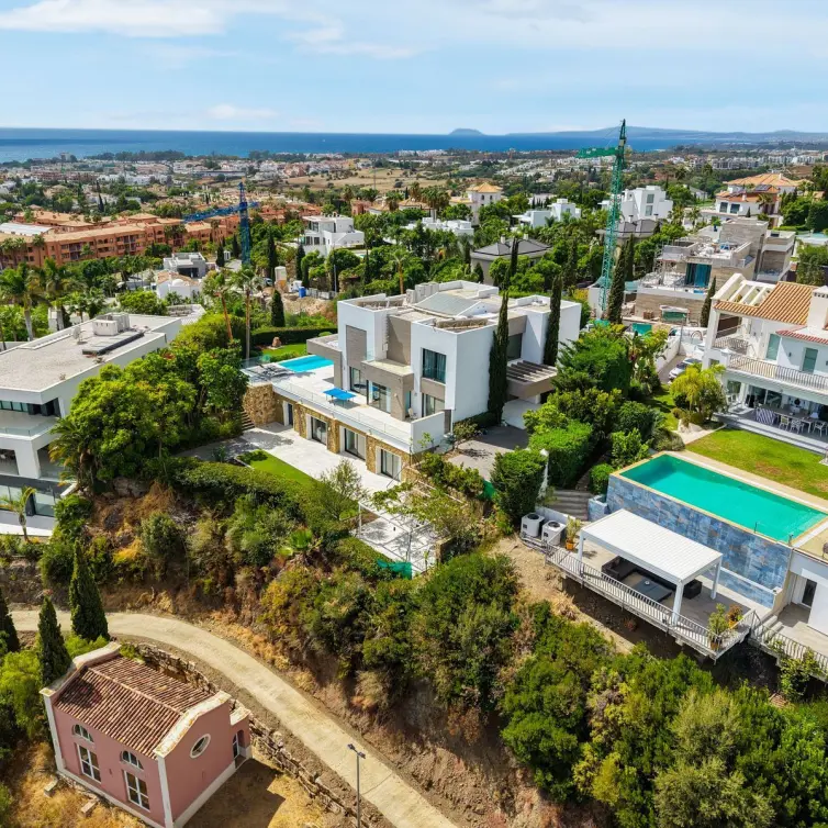 Sale of detached villa in Benahavís