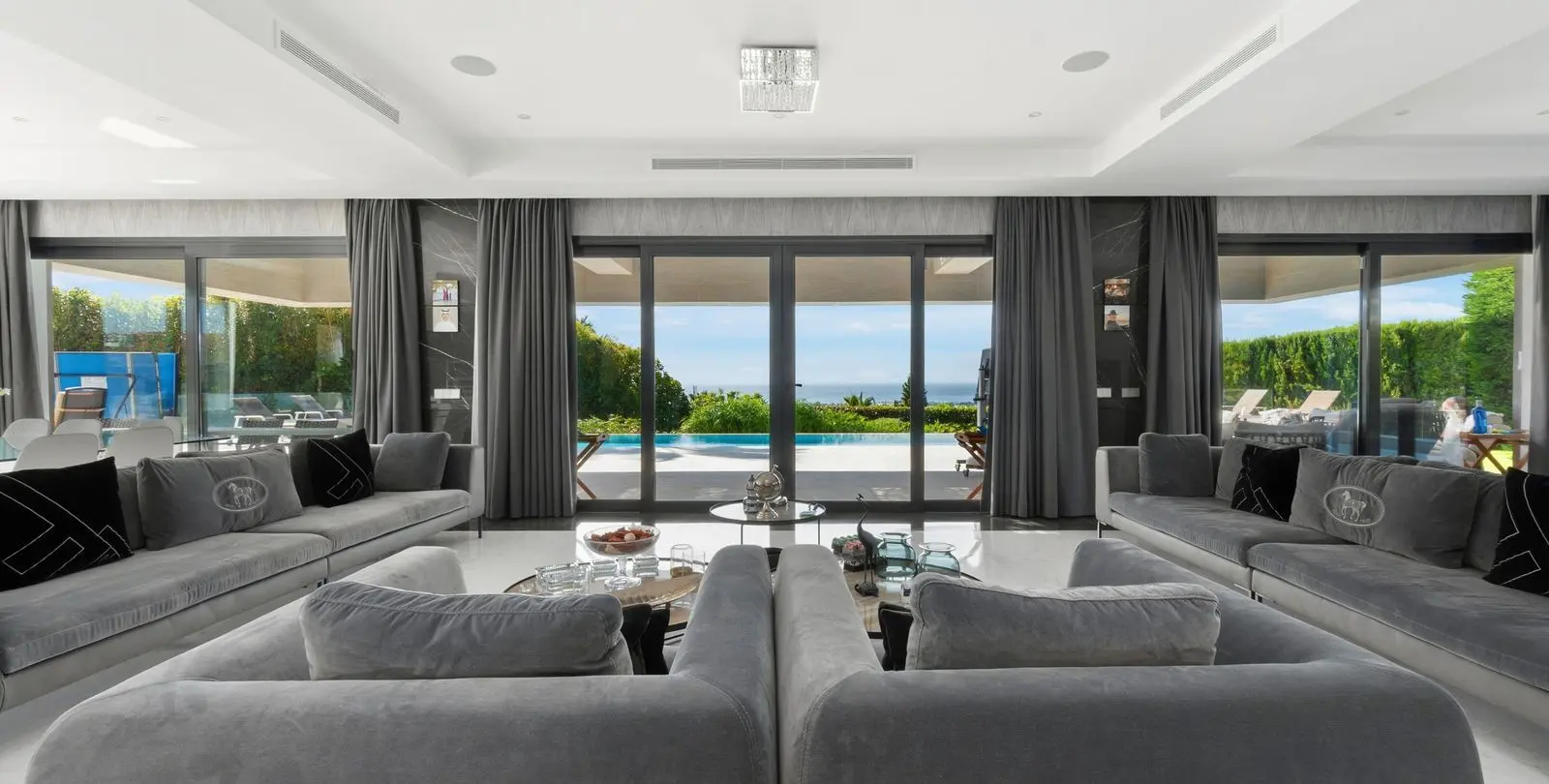 Sale of detached villa in Benahavís 11