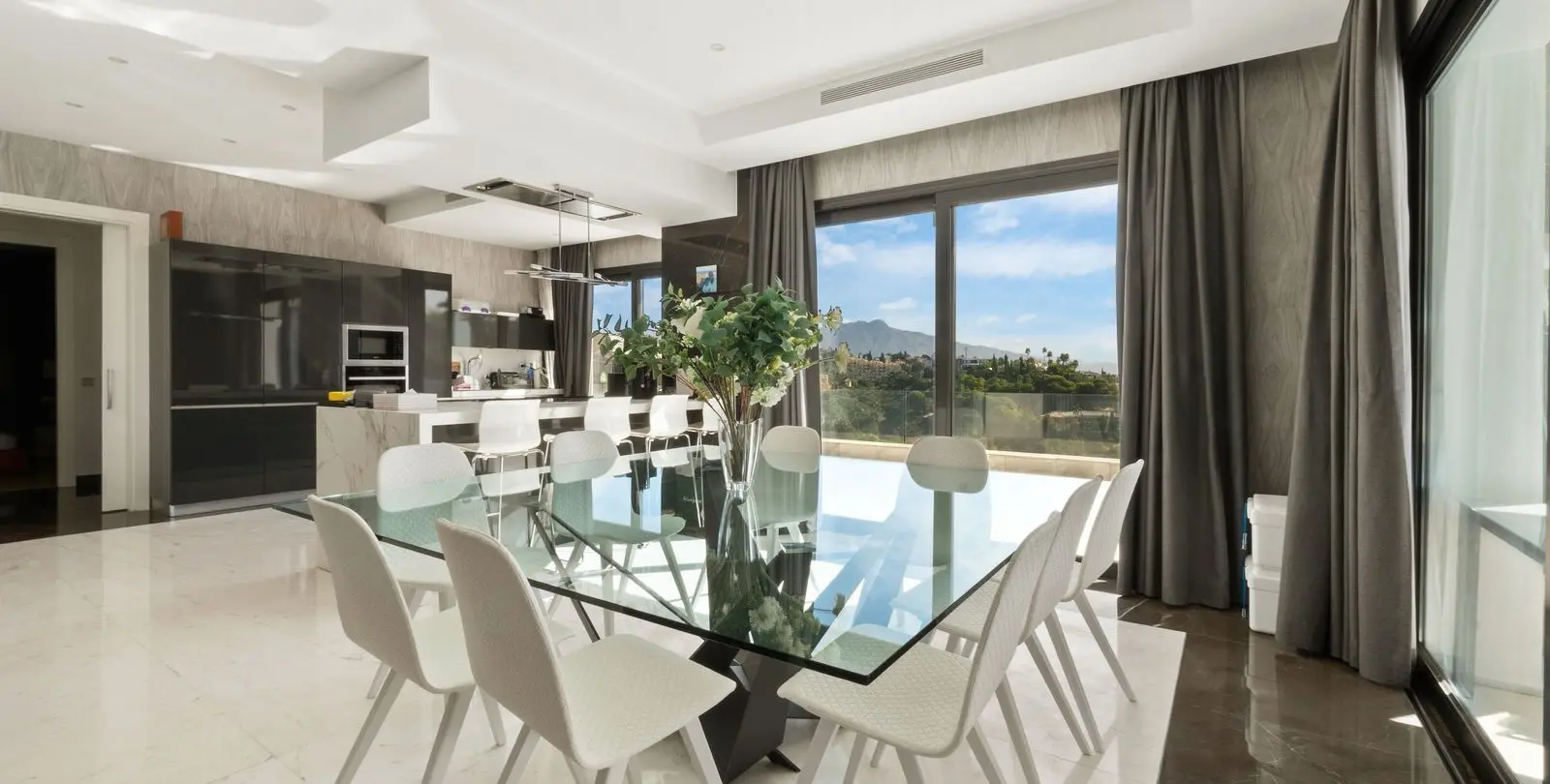 Sale of detached villa in Benahavís 13
