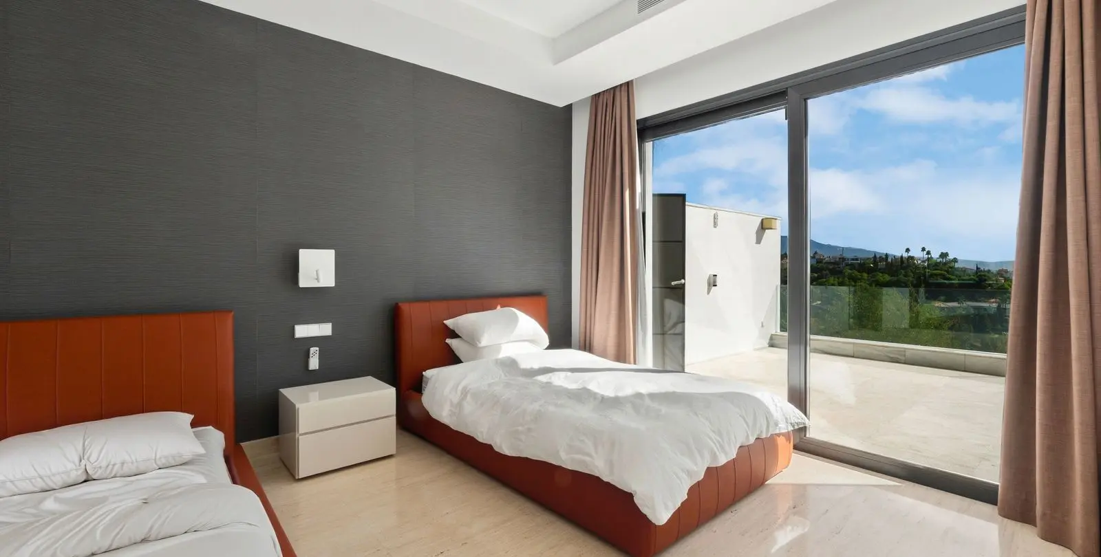 Sale of detached villa in Benahavís 56