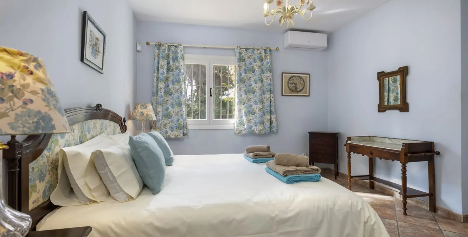 Long-term rent of detached villa in Estepona 1