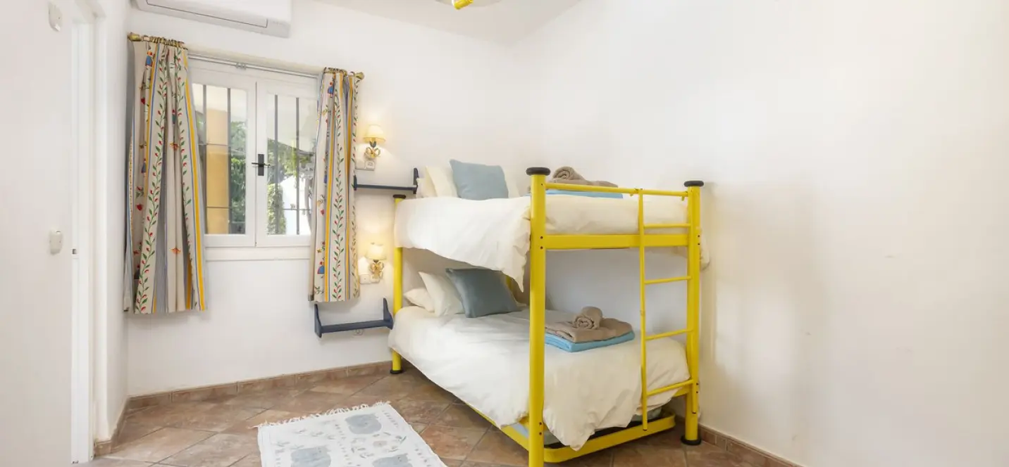 Long-term rent of detached villa in Estepona 2
