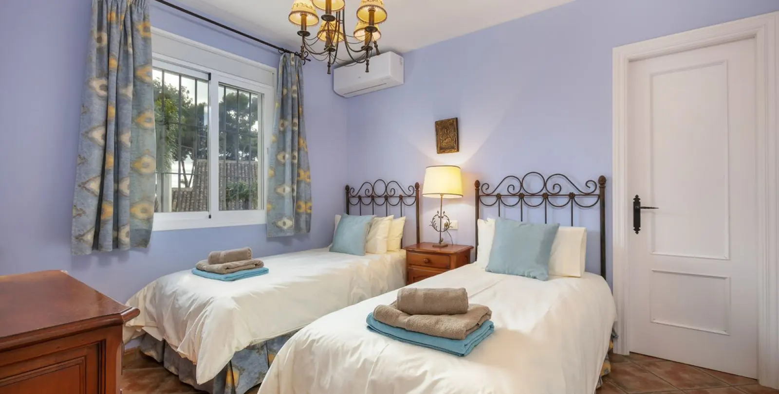 Long-term rent of detached villa in Estepona 19