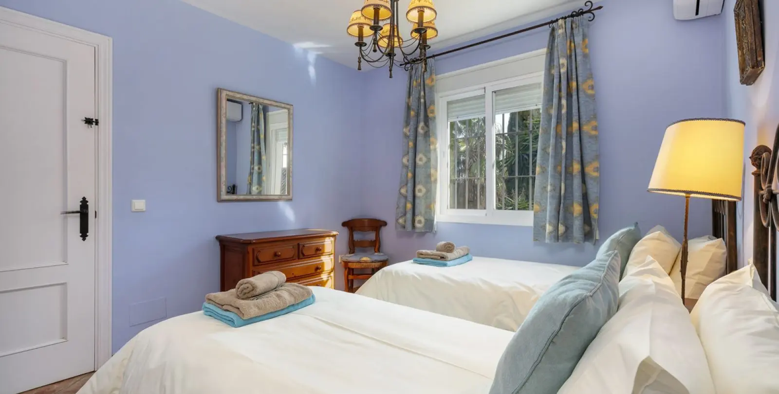 Long-term rent of detached villa in Estepona 20