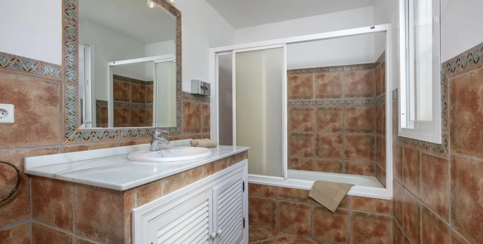 Long-term rent of detached villa in Estepona 24
