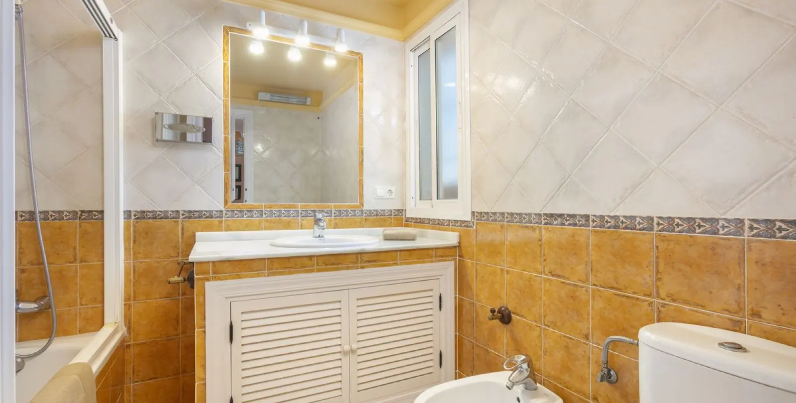 Long-term rent of detached villa in Estepona 28