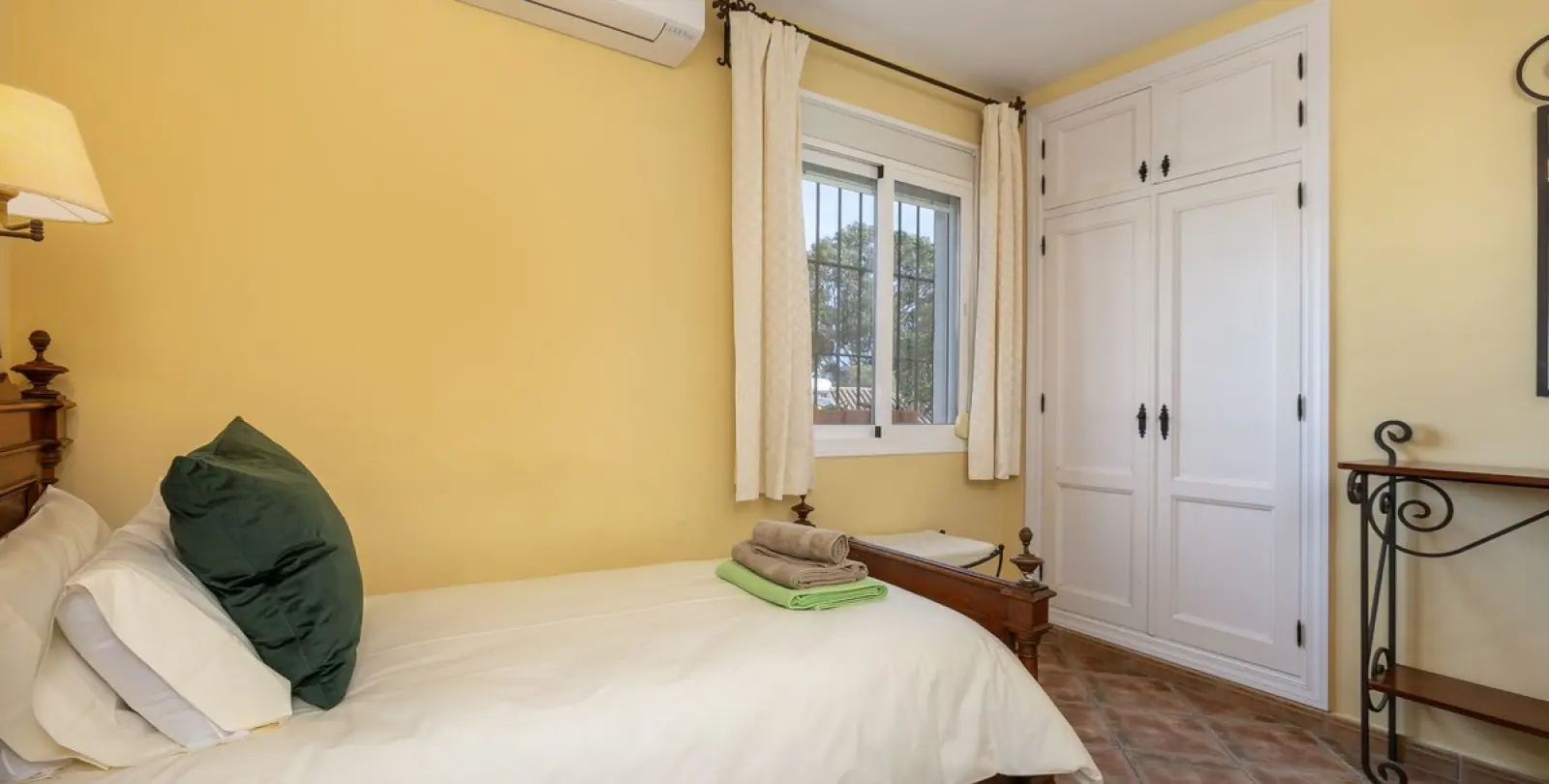 Long-term rent of detached villa in Estepona 31