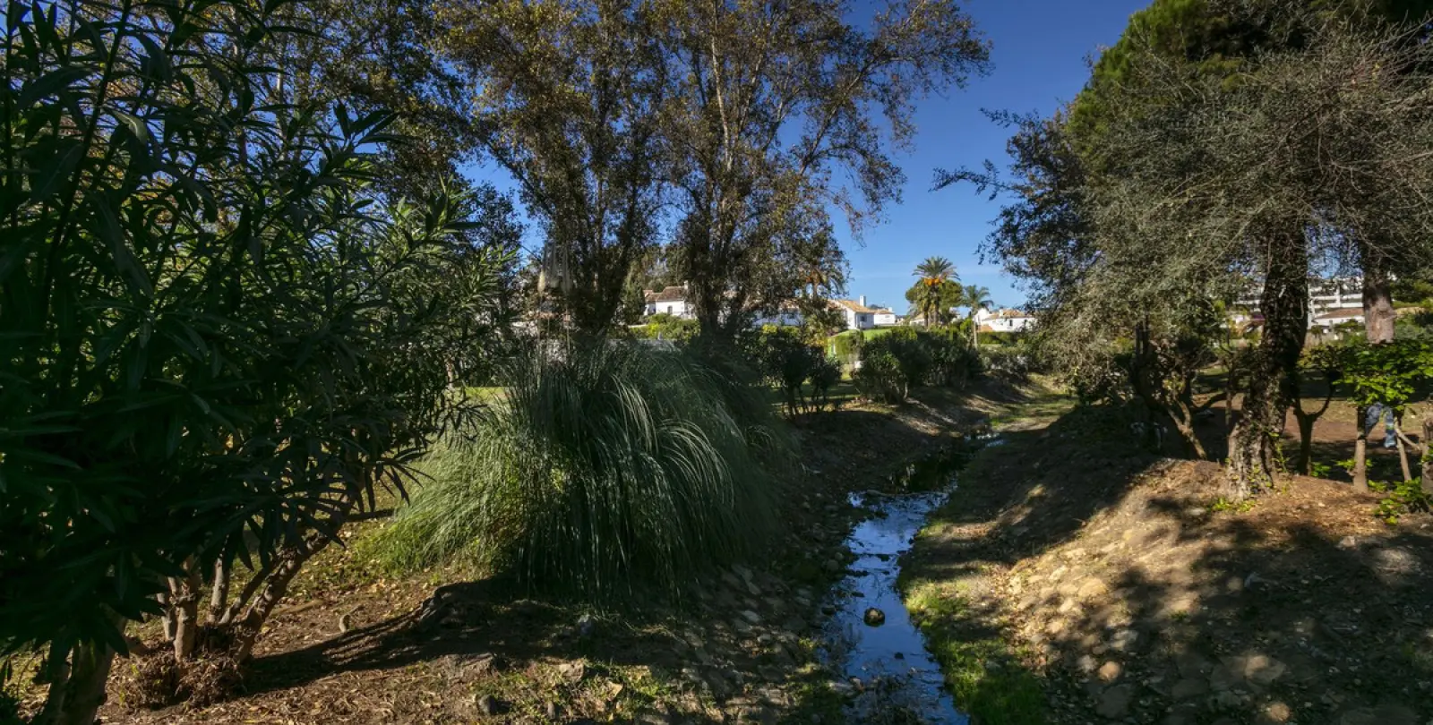 Long-term rent of detached villa in Estepona 75
