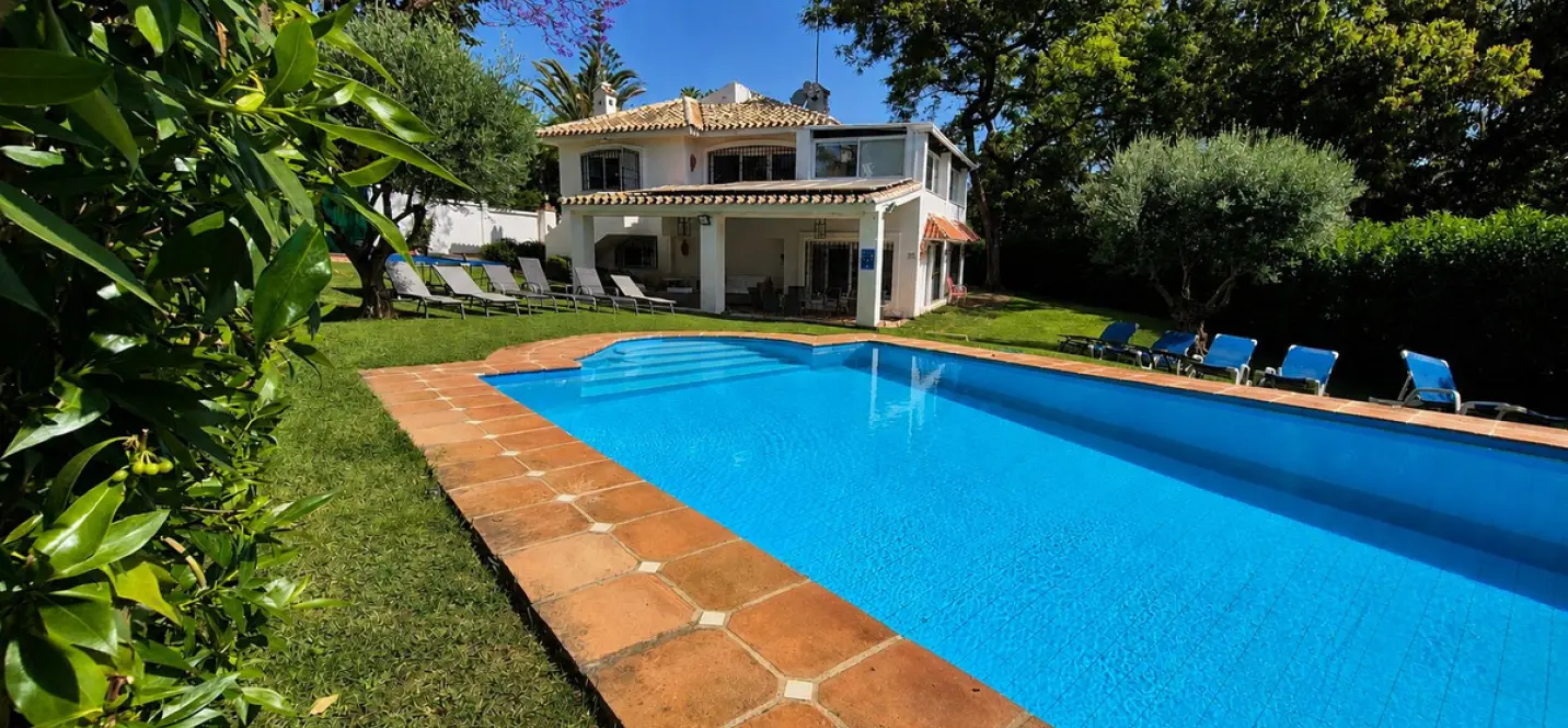 Long-term rent of detached villa in Elviria 0