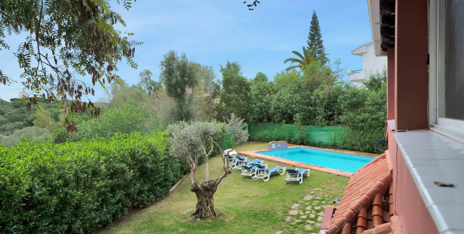 Long-term rent of detached villa in Elviria 54