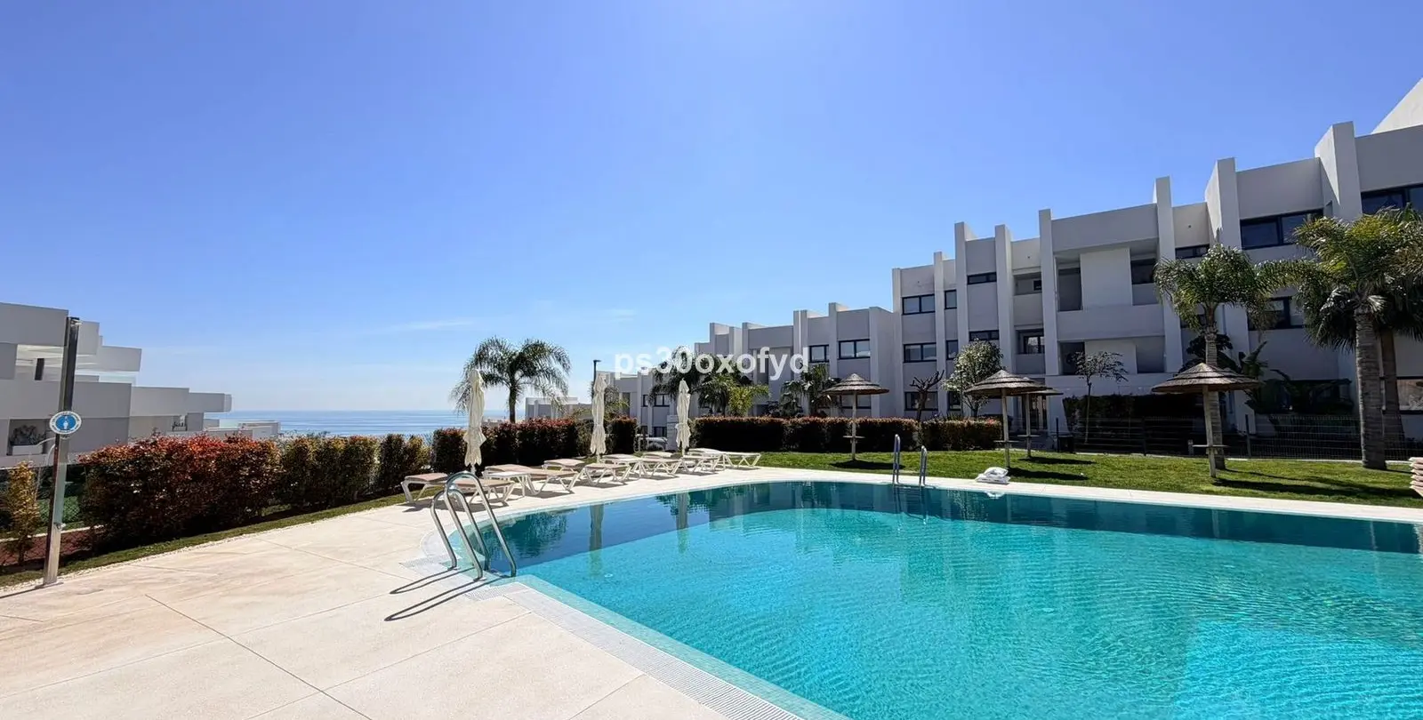 Venta de apartamento en planta baja en La Duquesa 1