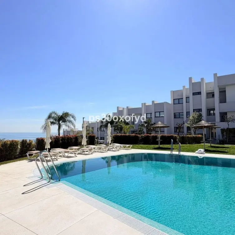 Venta de apartamento en planta baja en La Duquesa