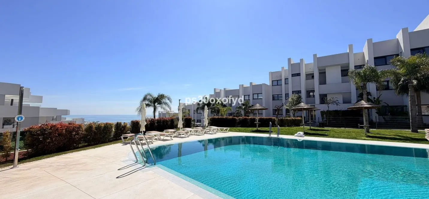 Venta de apartamento en planta baja en La Duquesa 0