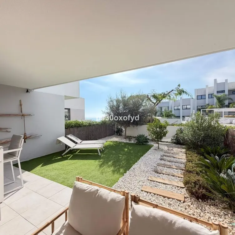Venta de apartamento en planta baja en La Duquesa