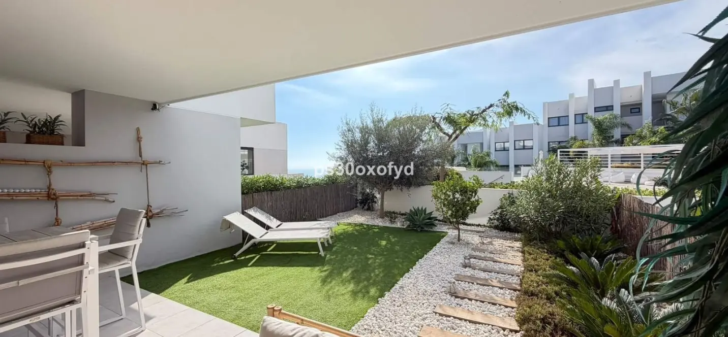 Venta de apartamento en planta baja en La Duquesa 2