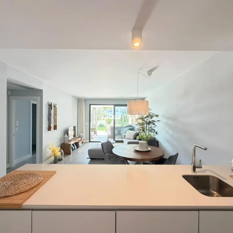 Venta de apartamento en planta baja en La Duquesa