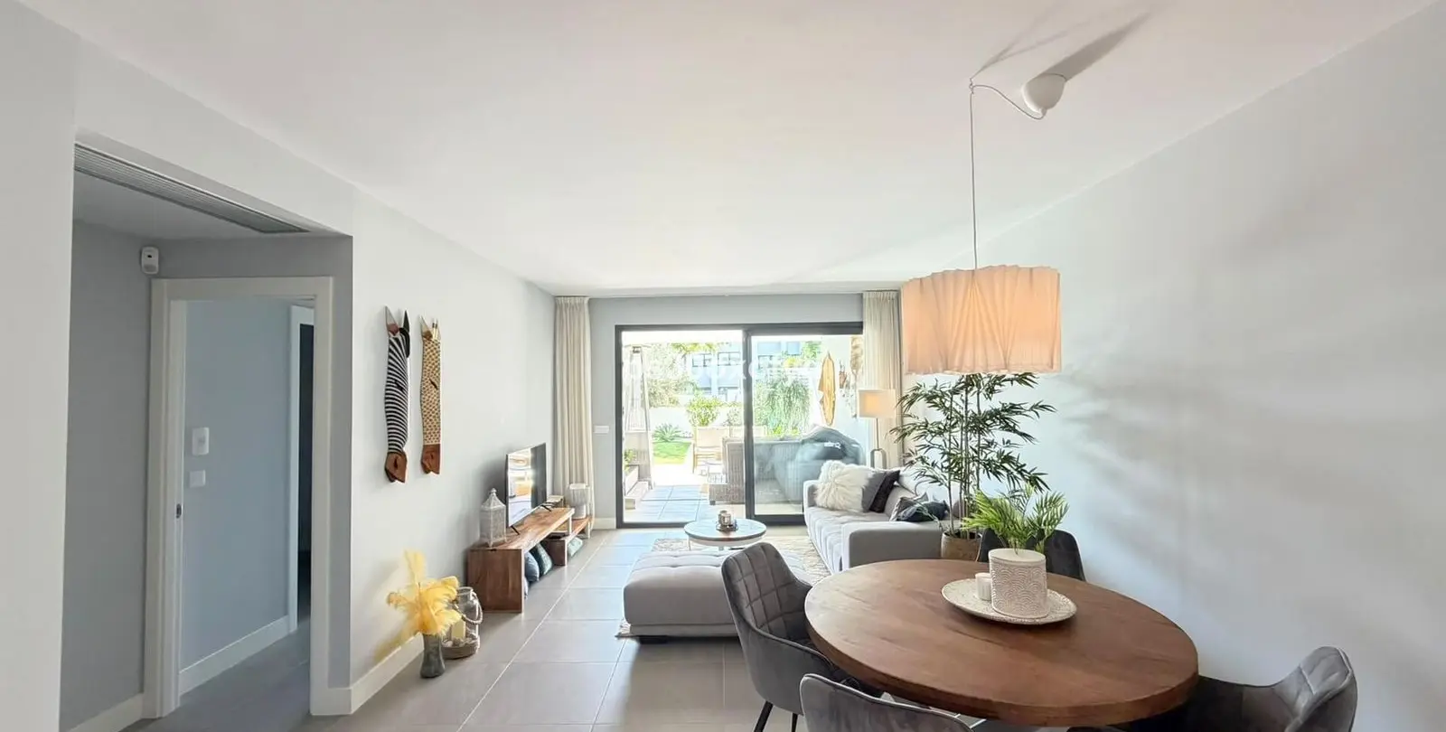Venta de apartamento en planta baja en La Duquesa 6