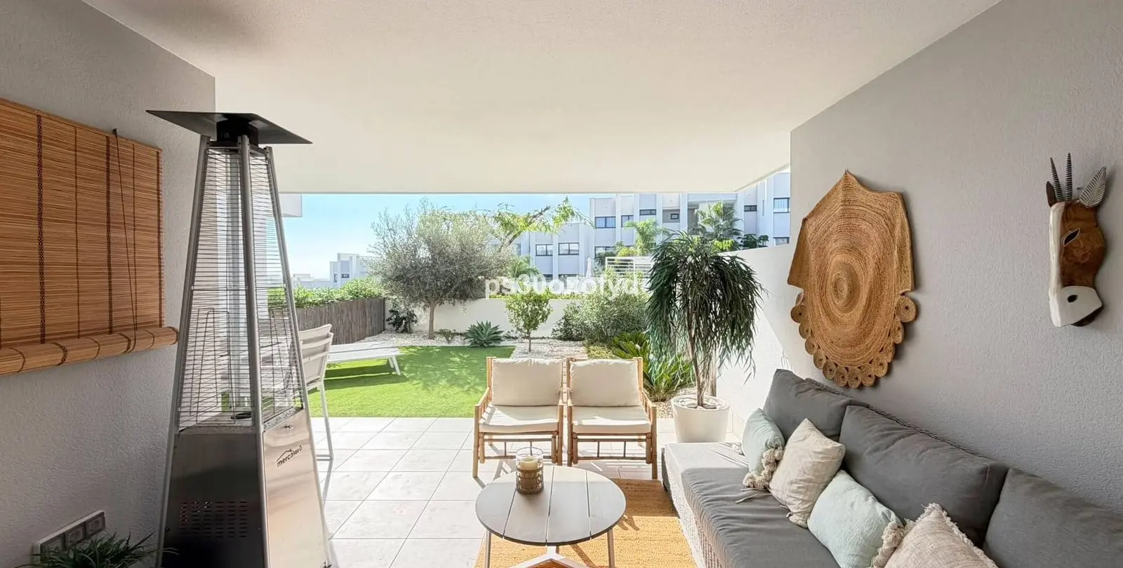 Venta de apartamento en planta baja en La Duquesa 18
