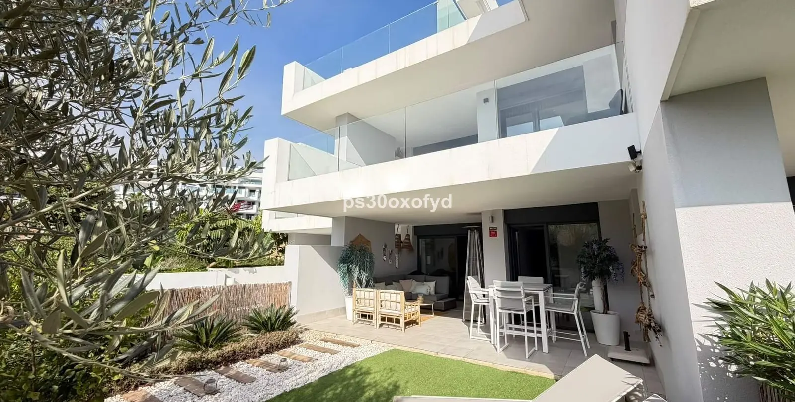 Venta de apartamento en planta baja en La Duquesa 19