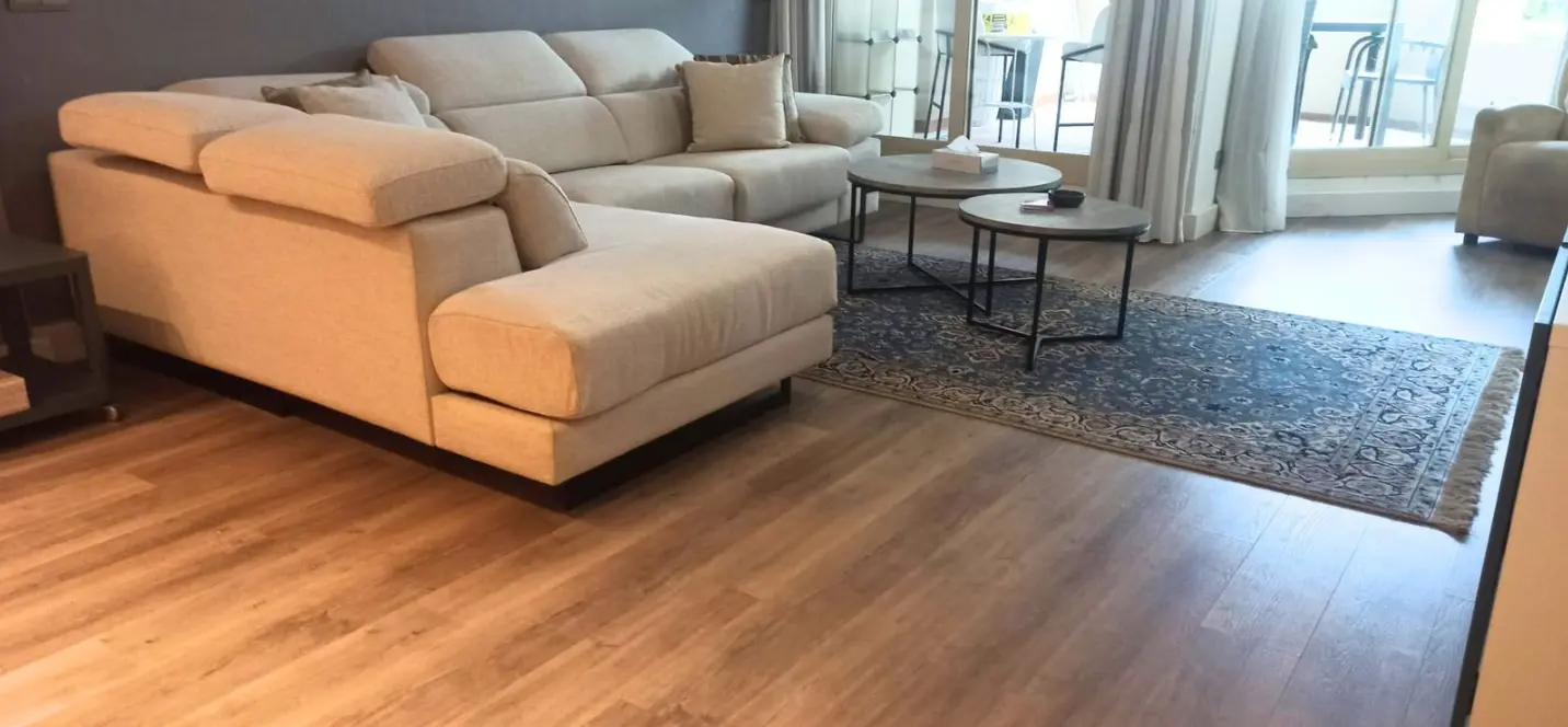 Venta de apartamento en planta media en Nueva Andalucía 1