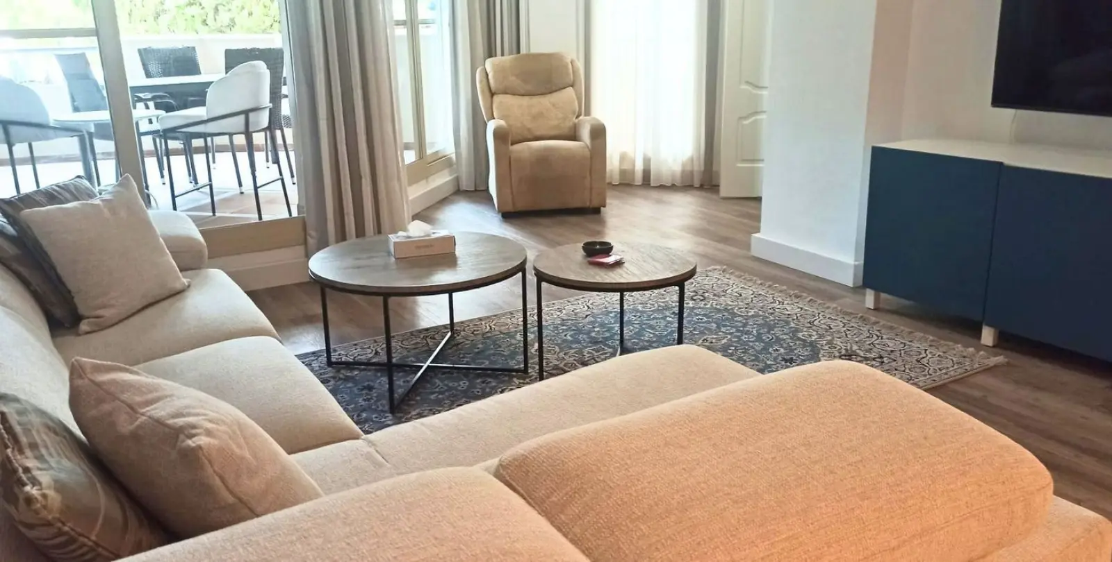 Venta de apartamento en planta media en Nueva Andalucía 3