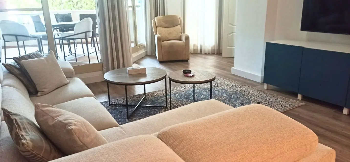 Venta de apartamento en planta media en Nueva Andalucía 2