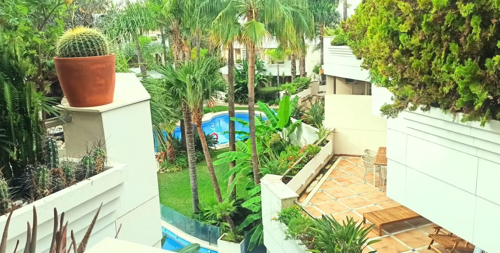 Venta de apartamento en planta media en Nueva Andalucía 6