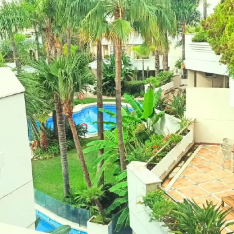 Venta de apartamento en planta media en Nueva Andalucía
