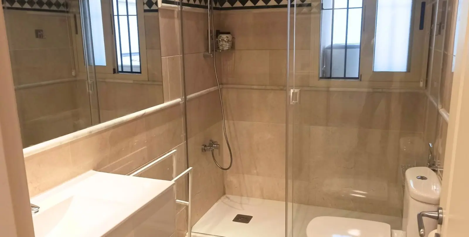 Venta de apartamento en planta media en Nueva Andalucía 12