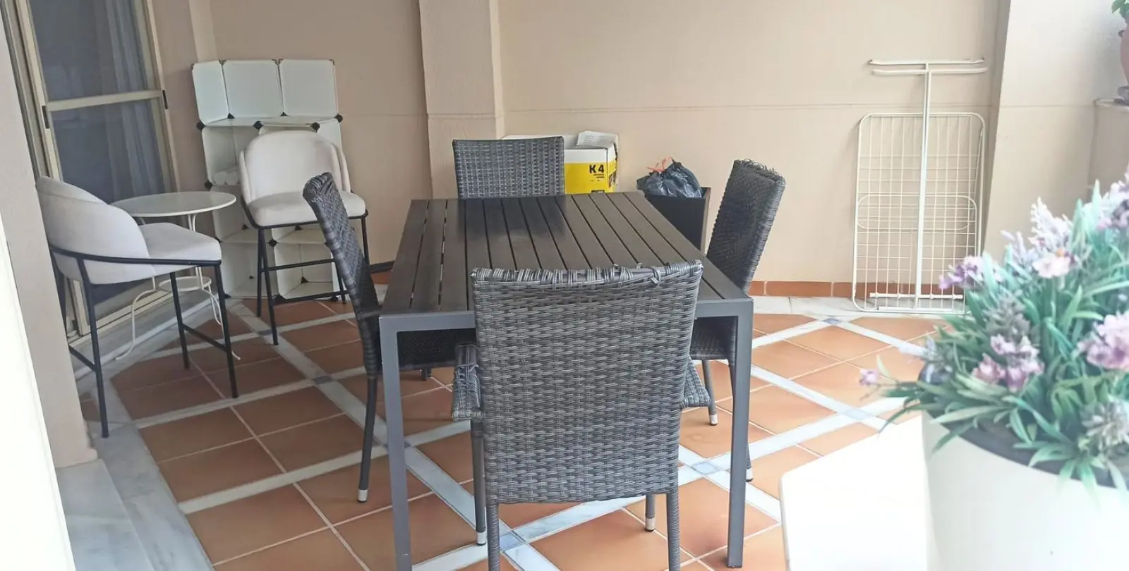 Venta de apartamento en planta media en Nueva Andalucía 13