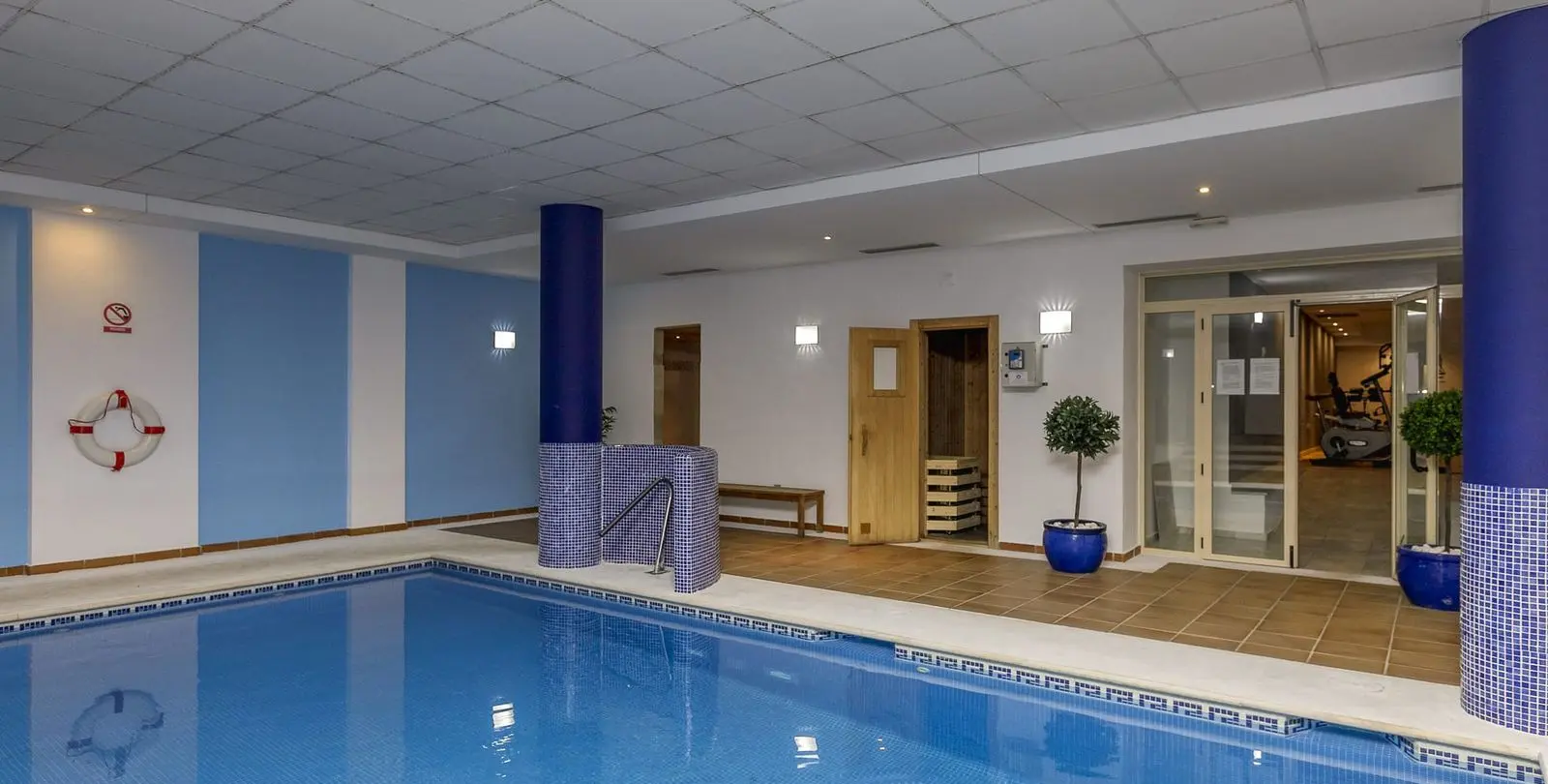 Venta de apartamento en planta media en Nueva Andalucía 17