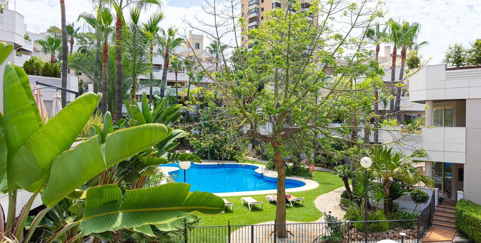 Venta de apartamento en planta media en Nueva Andalucía 19