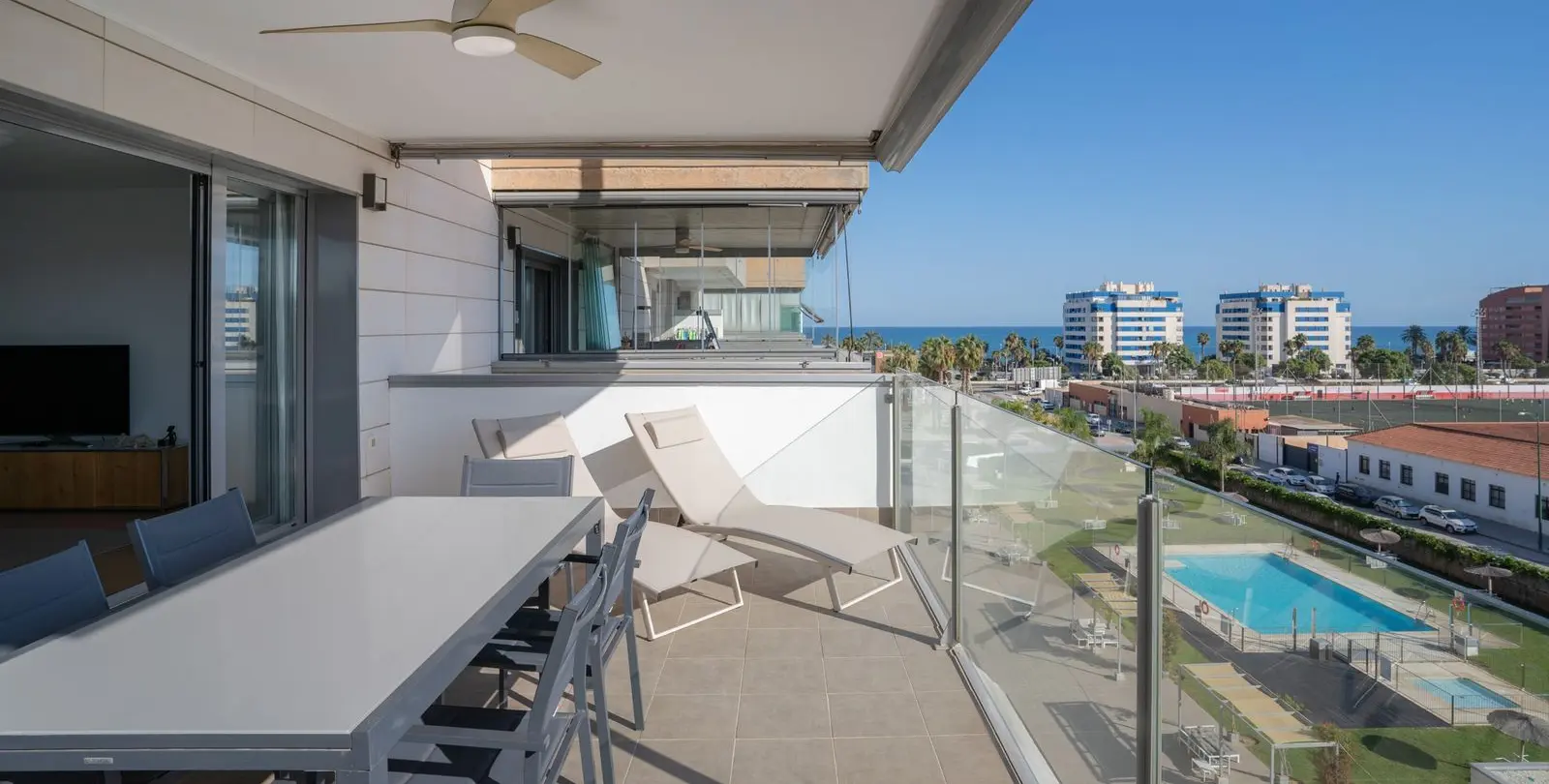 Venta de apartamento en planta media en Málaga Este 3