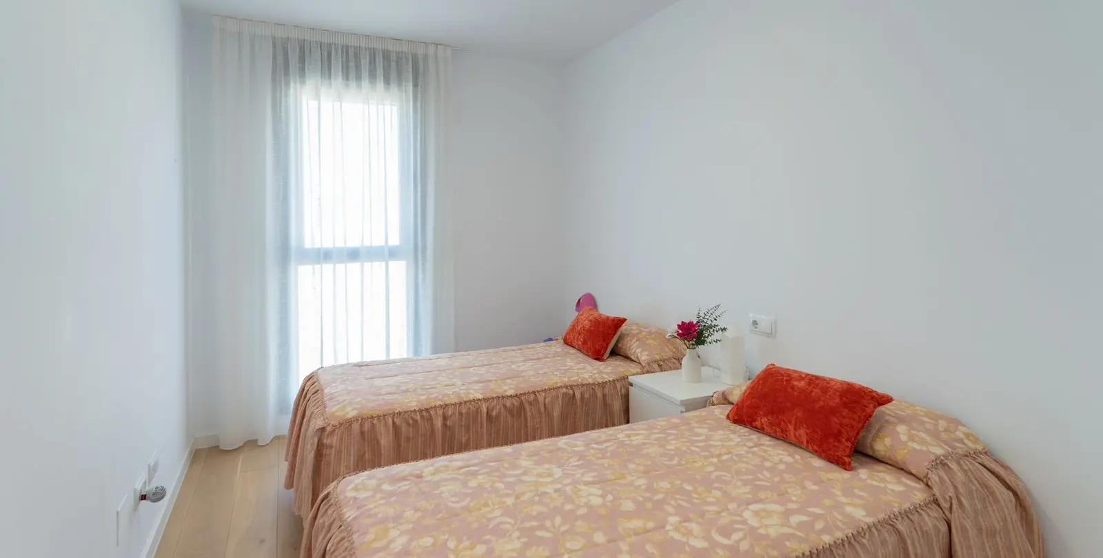 Venta de apartamento en planta media en Málaga Este 19