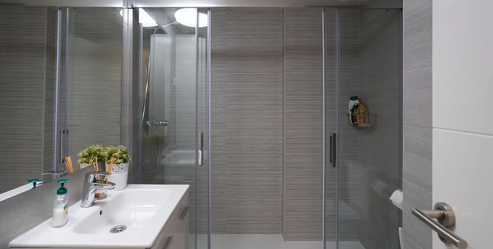 Venta de apartamento en planta media en Málaga Este 28
