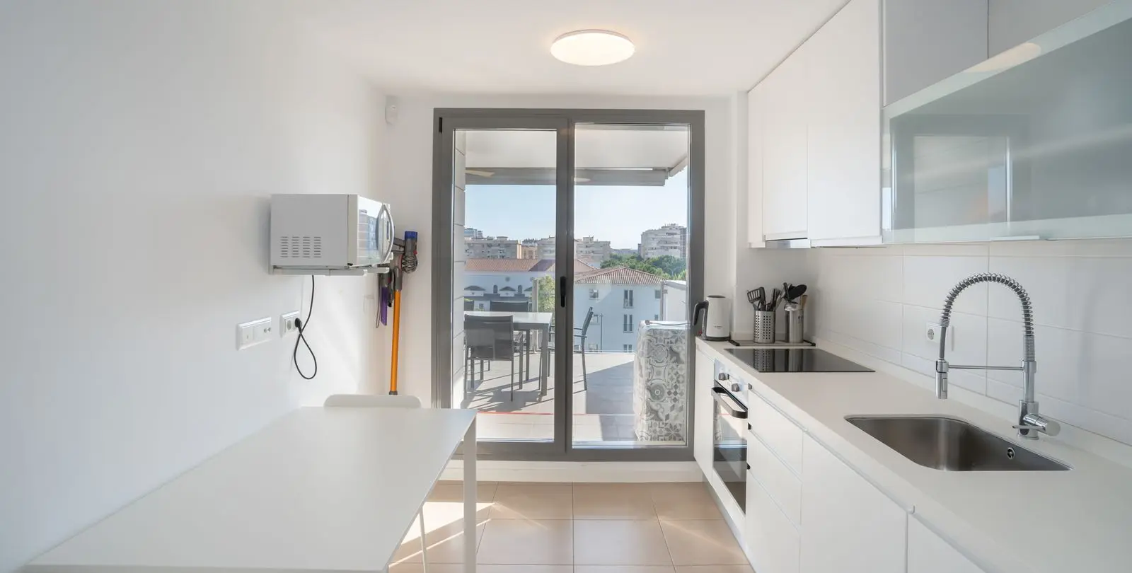 Venta de apartamento en planta media en Málaga Este 31