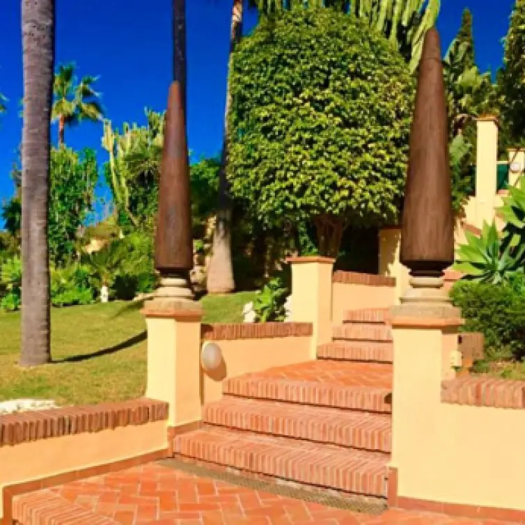 Venta de villa independiente en Elviria