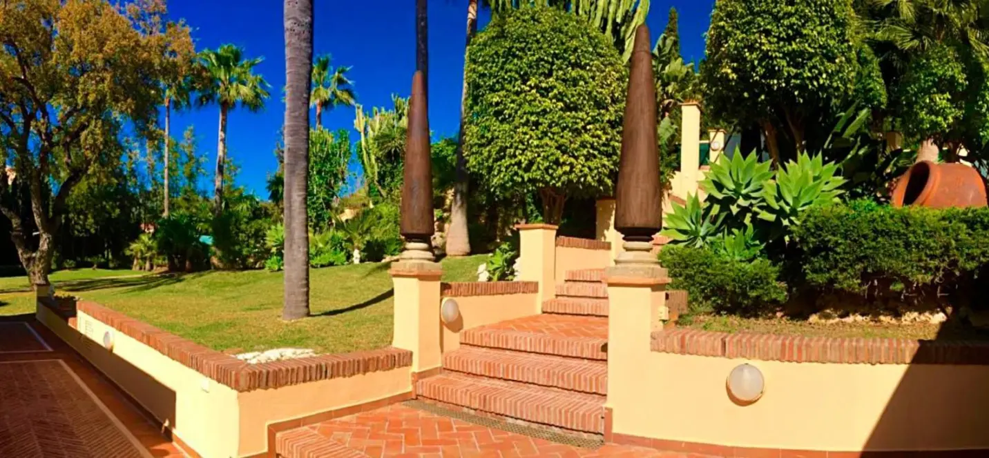 Venta de villa independiente en Elviria 4