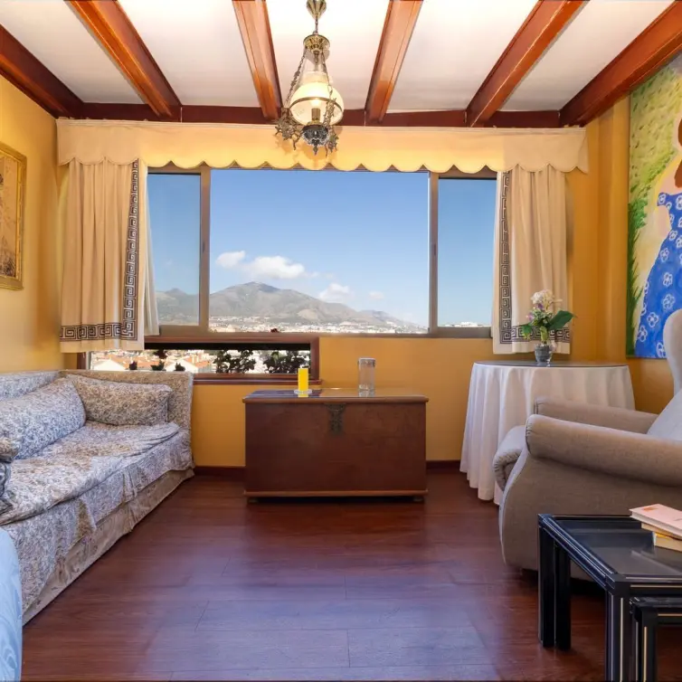 Sale of middle floor apartment in Fuengirola