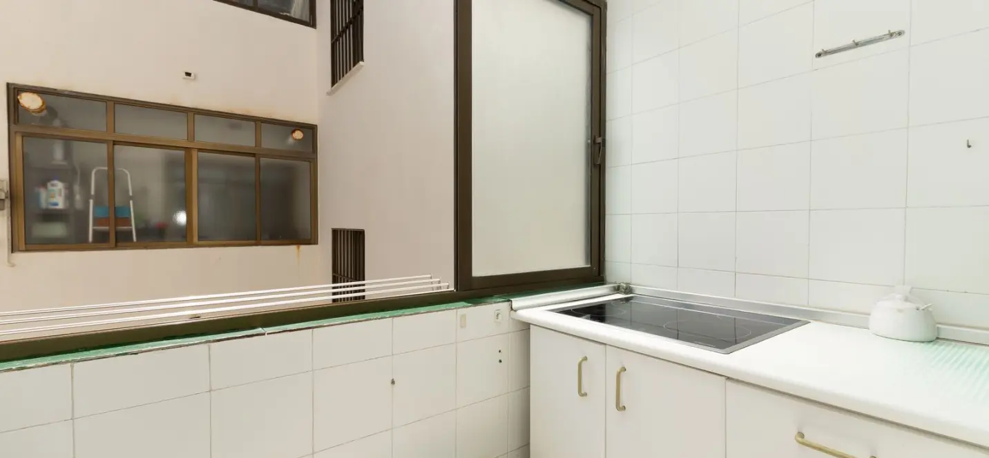 Sale of middle floor apartment in Fuengirola 1