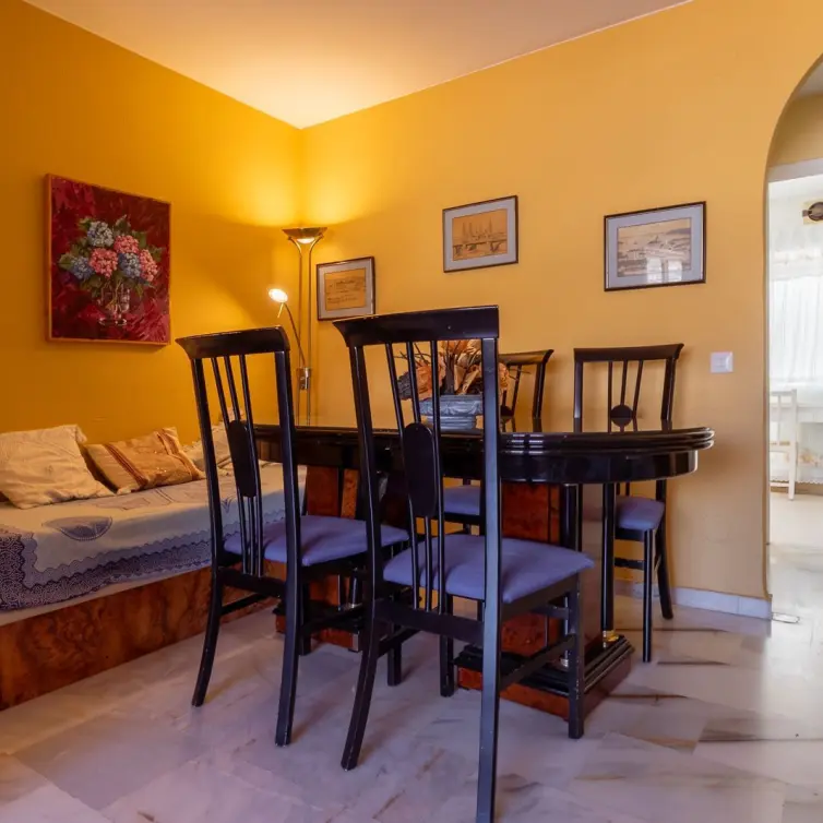 Sale of middle floor apartment in Fuengirola