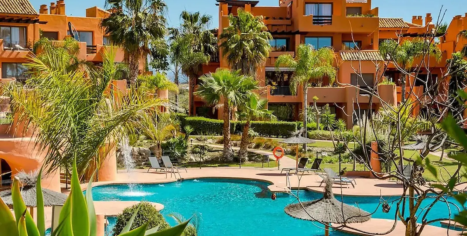 Venta de apartamento en planta baja en New Golden Mile 1