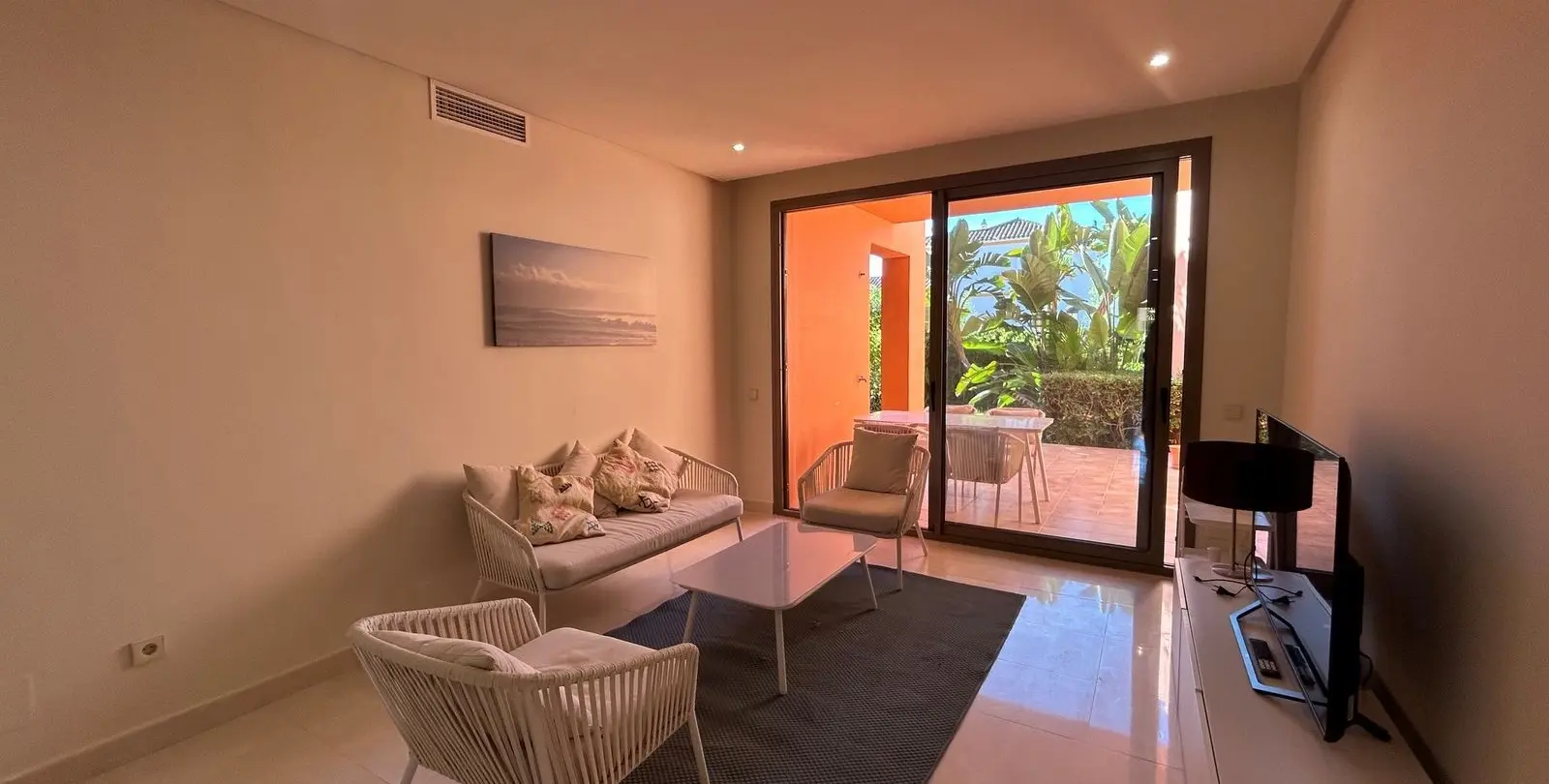 Venta de apartamento en planta baja en New Golden Mile 2
